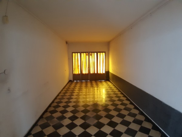 Venta casa con local en esquina.