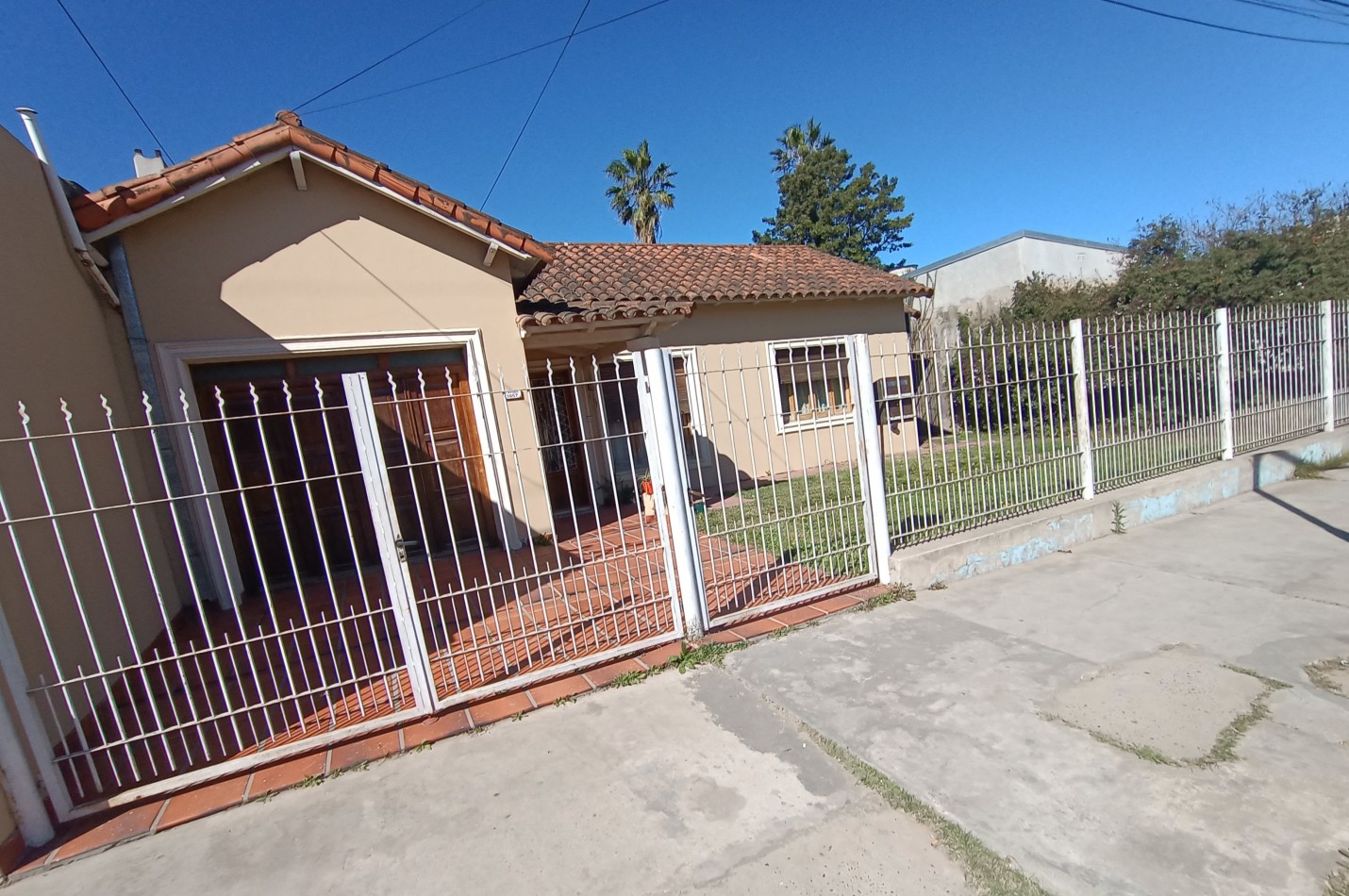 Venta chalet 3 hab. Ingreso a la ciudad