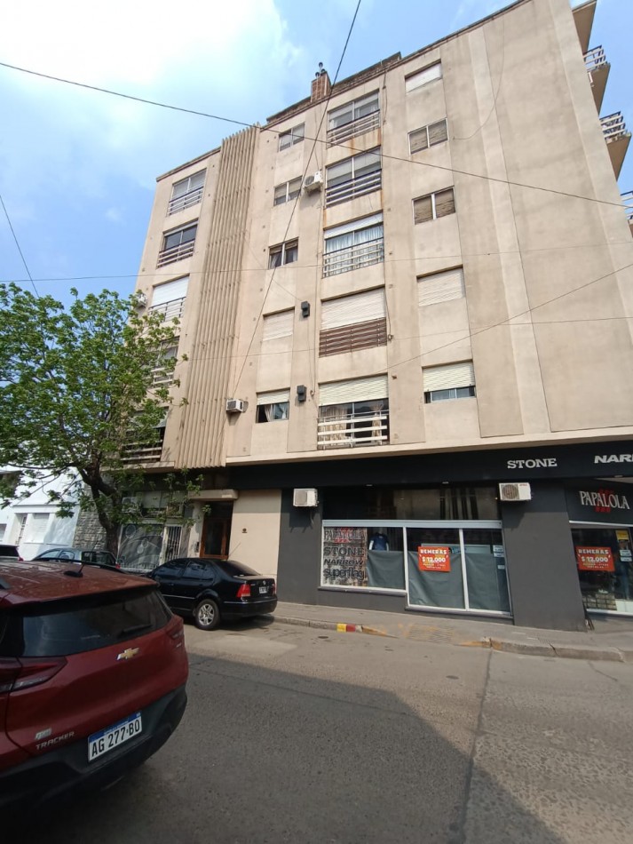 Venta departamento centrico 3 ambientes.