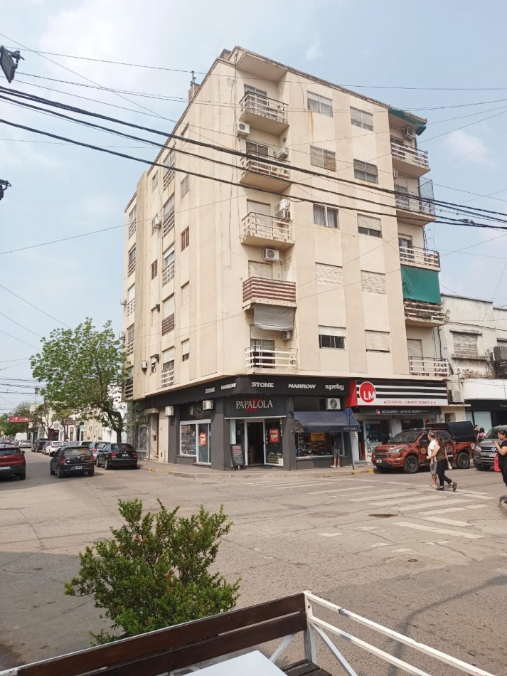 Venta departamento centrico 3 ambientes.